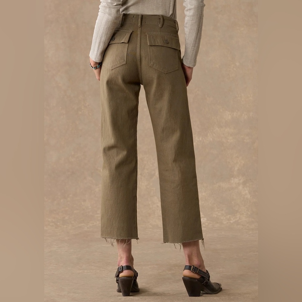 Black Orchid “Ashley Twill Patch Pocket” pants in desert green. - Picture 3 of 5